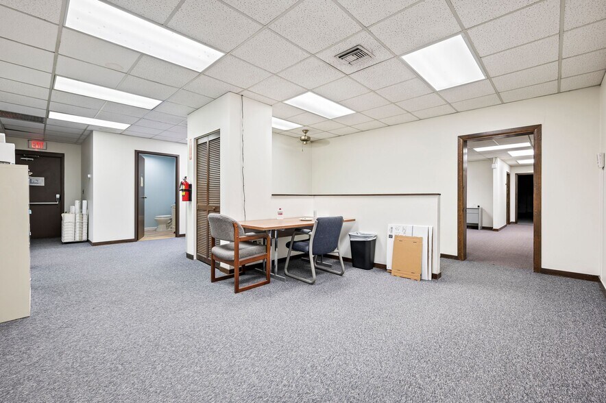 More Photos Of 921 Saw Mill Run Blvd, Pittsburgh Light Distribution For Sale