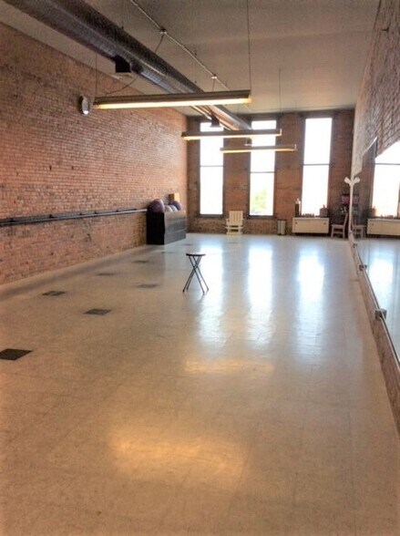 More Photos Of 315 N Main St, Burlington General Retail For Sale