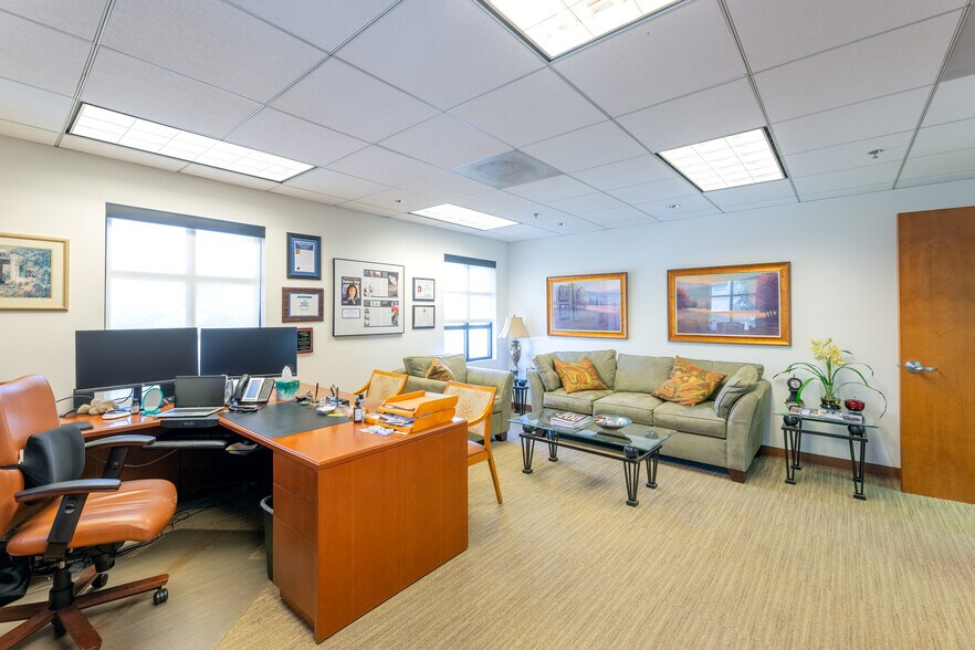 More Photos Of 9116 Sunland Blvd, Sun Valley Medical For Sale