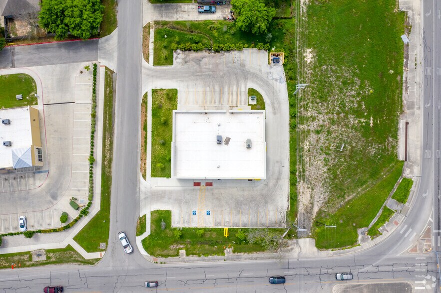 More Photos Of 1499 E Court St, Seguin Storefront For Lease