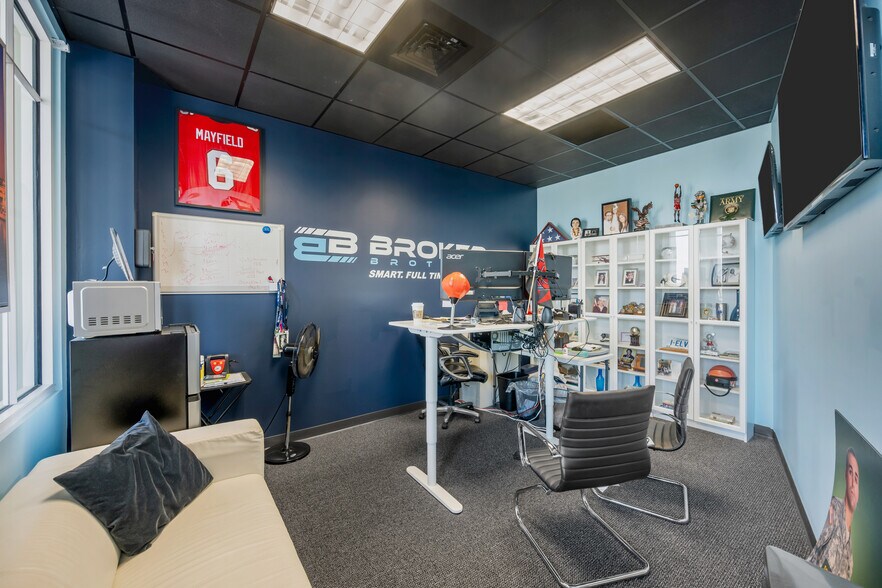 More Photos Of 16541 Pointe Village Dr, Lutz Storefront Retail Office For Lease