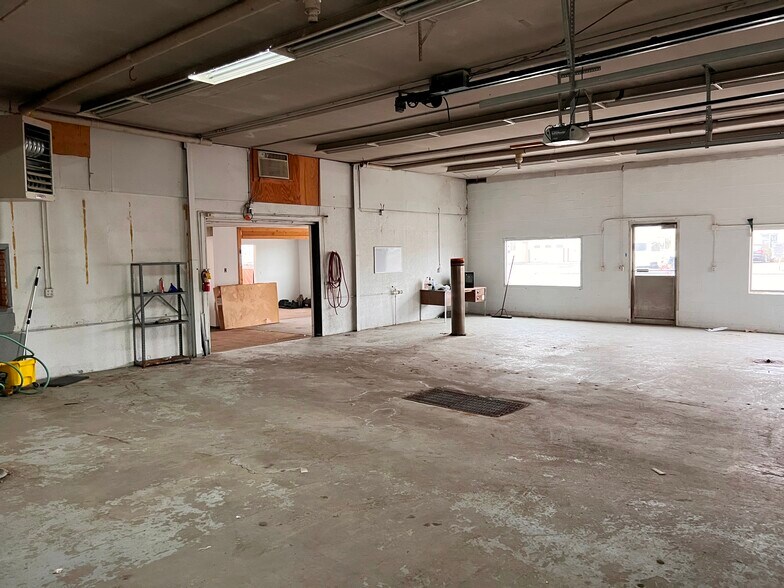 More Photos Of 22 Washington St, Brainerd Auto Dealership For Sale