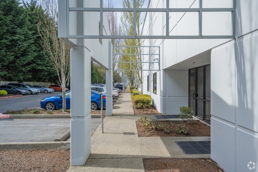 More Photos Of 835 S 192nd St, Seatac Warehouse For Lease