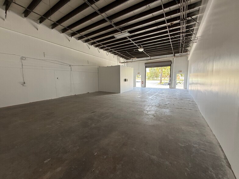 More Photos Of 1300 Old Dixie Hwy, Lake Park Unknown For Lease