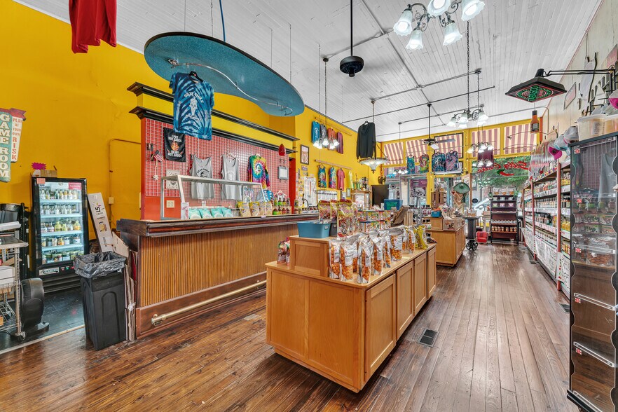 More Photos Of 87 Spring St, Eureka Springs Storefront Retail Residential For Sale