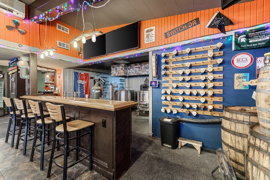 More Photos Of 120 S Park St, Traverse City Restaurant For Sale