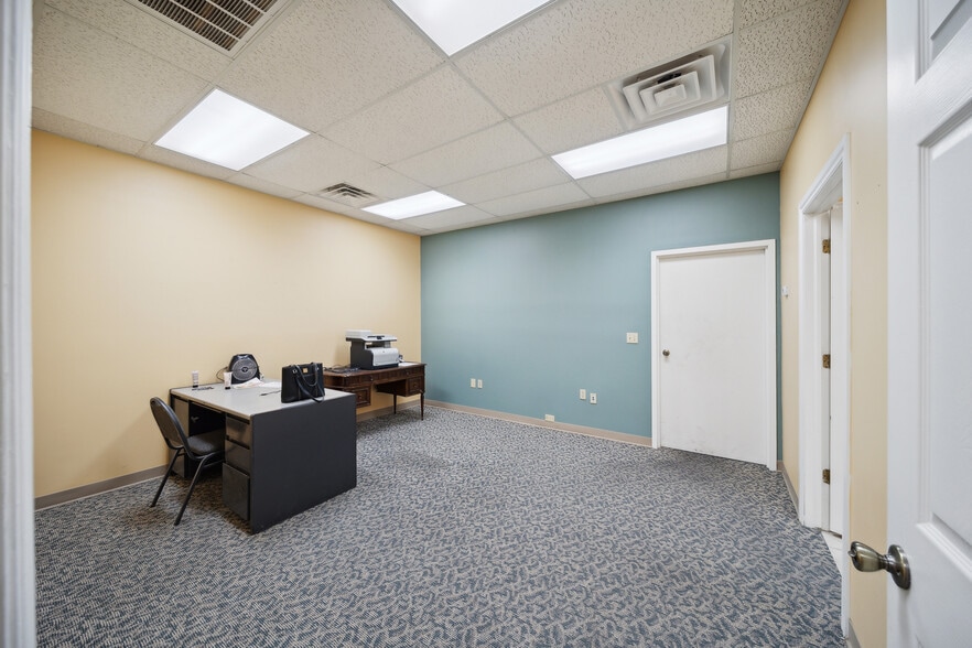 More Photos Of 710 S Adams St, Sapulpa Distribution For Sale