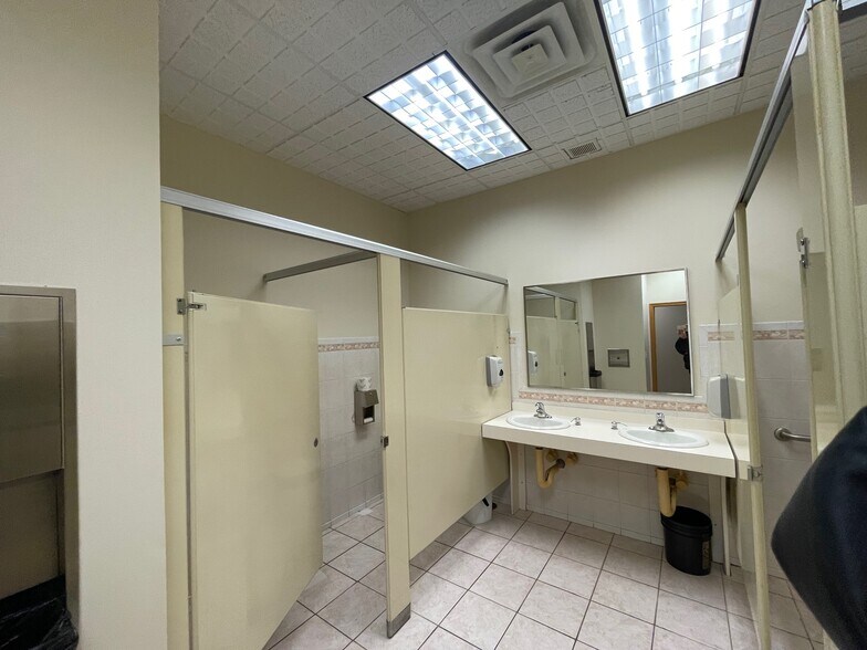 More Photos Of 4861 W 95th St, Oak Lawn Medical For Lease