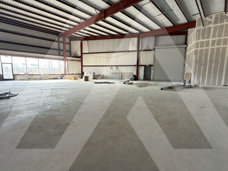 More Photos Of 14211 Hiram Clarke Rd, Houston Storefront For Lease