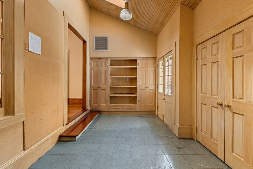 More Photos Of 1018 Bienville Ave, New Orleans Office For Lease