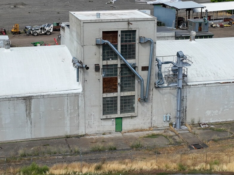 More Photos Of 1621 N Spruce St, La Grande Manufacturing For Sale