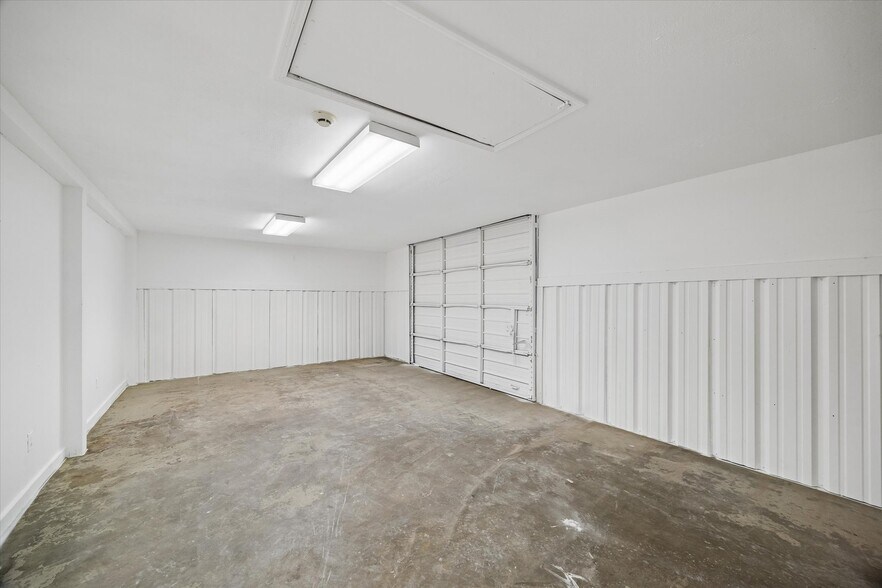 More Photos Of 1122 Preston Ave, Pasadena Flex For Sale
