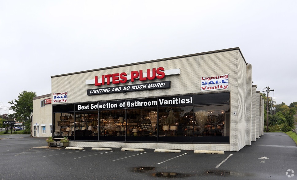 More Photos Of 196-210 E Route 59, Nanuet Storefront Retail Office For Lease