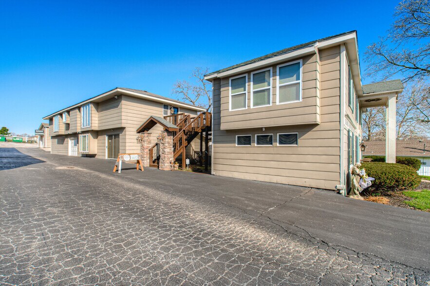 More Photos Of 6204 Arlington Ave, Raytown Office For Sale