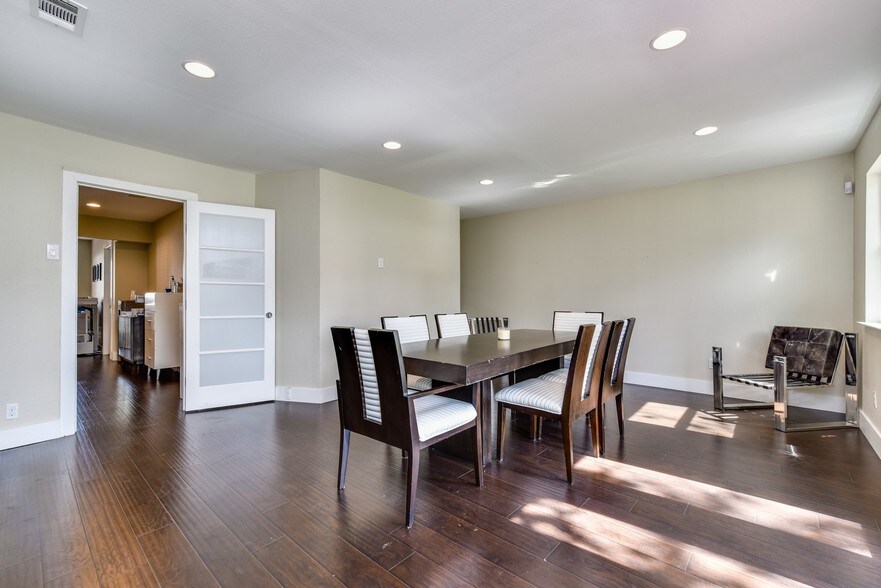 More Photos Of 2111-2113 W Slaughter Ln, Austin Office For Lease