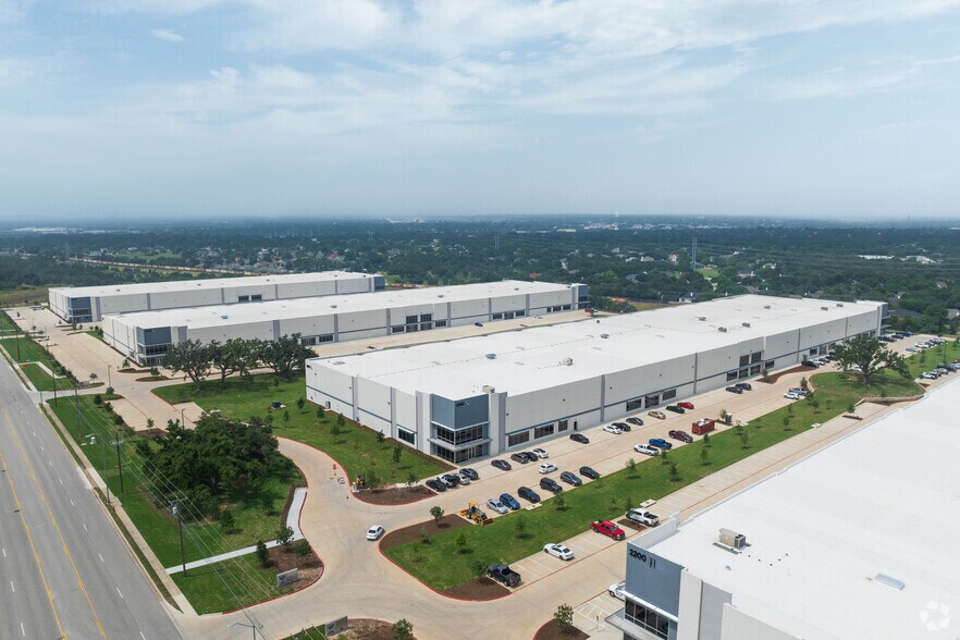 More Photos Of 2150 Chisholm Trail Rd, Round Rock Distribution For Lease
