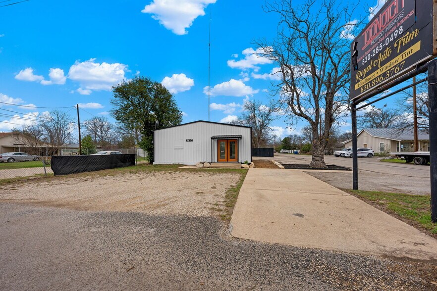 More Photos Of 2610 Memorial Blvd, Kerrville Industrial For Sale
