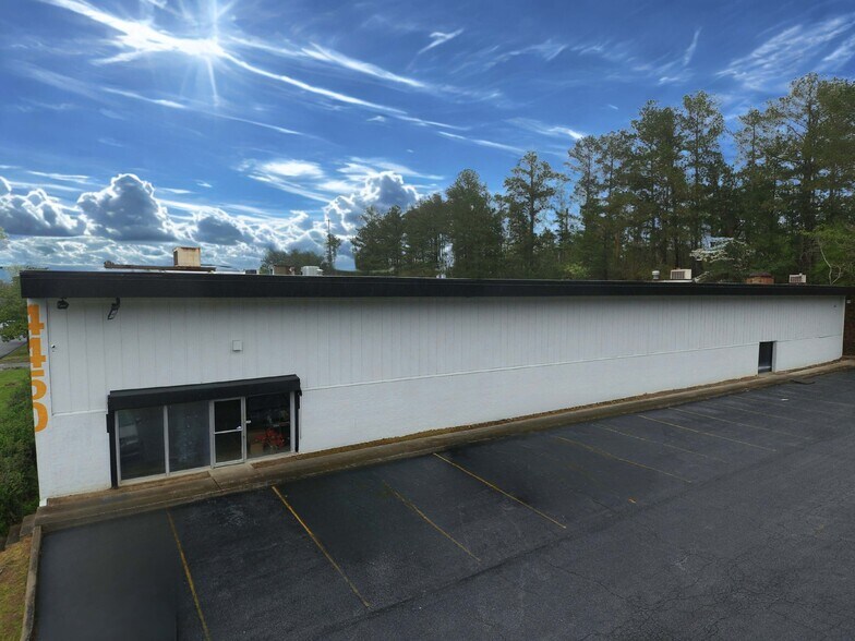 Primary Photo Of 4450 Commerce Cir SW, Atlanta Distribution For Lease