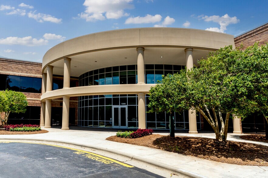 More Photos Of 1100 Crescent Green Dr, Cary Unknown For Lease