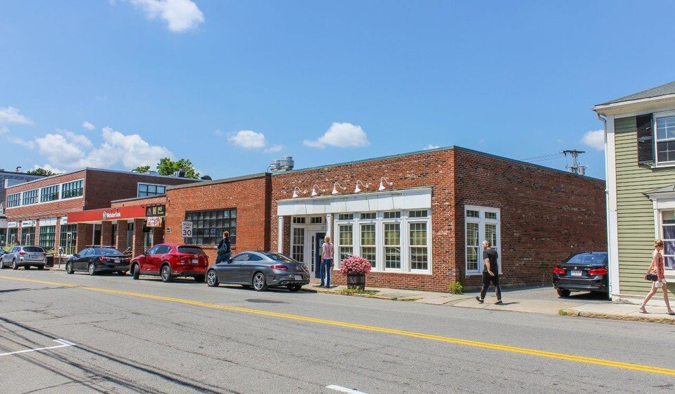 More Photos Of 25 Waltham St, Lexington Storefront Retail Office For Lease