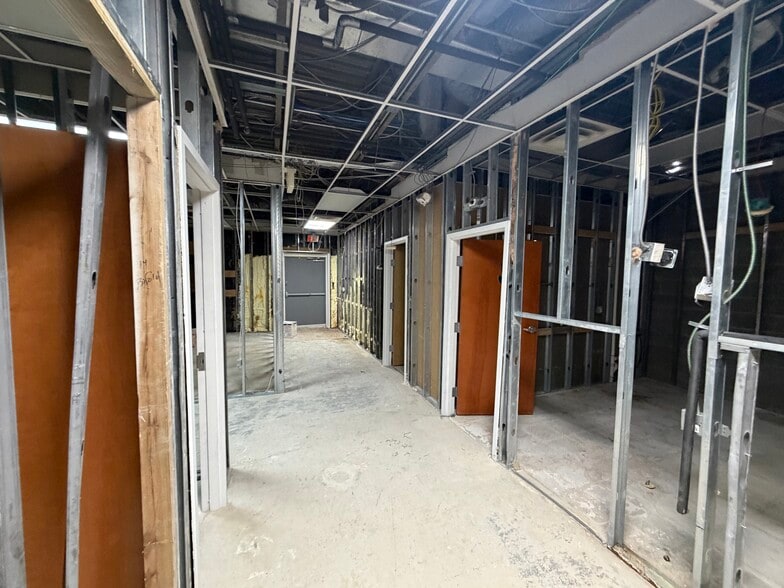 More Photos Of 2100 Ferry St, Easton Medical For Lease