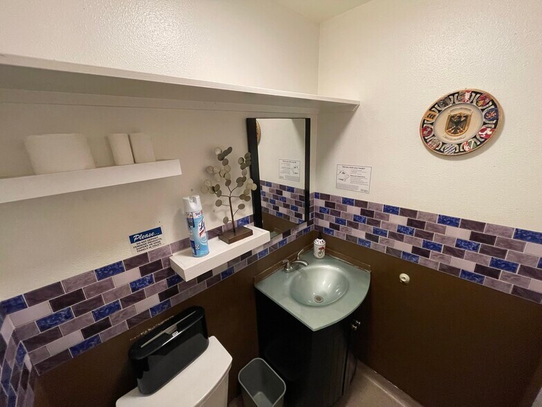More Photos Of 1277 Bay St, Florence Storefront For Sale