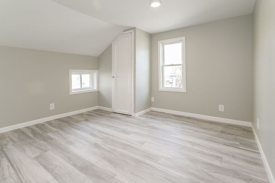 More Photos Of 4527 South St, Jamesville General Retail For Sale