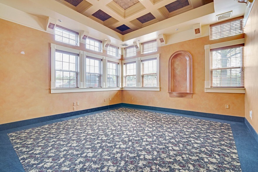 More Photos Of 1386 US Highway 22, Lebanon Unknown For Lease