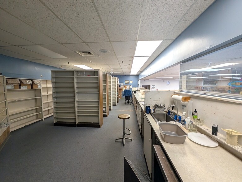 More Photos Of 675 N Main St, Waterbury Drugstore For Sale