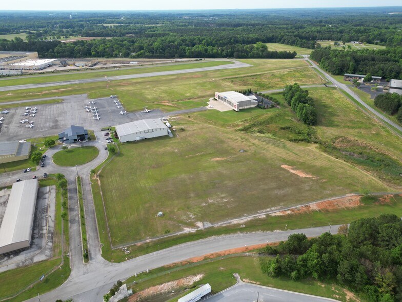 More Photos Of 841 Ronald Wood Rd, Winder Airplane Hangar For Sale