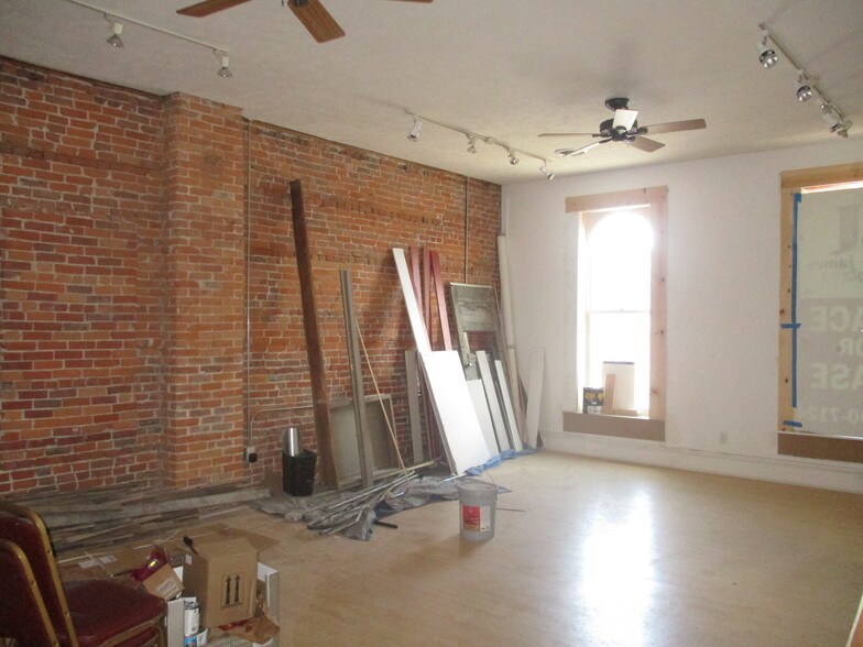 More Photos Of 221-223 E State St, Rockford Storefront Retail Residential For Lease