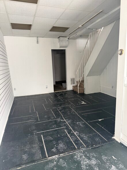 More Photos Of 1669 Wisconsin Ave NW, Washington Storefront For Lease