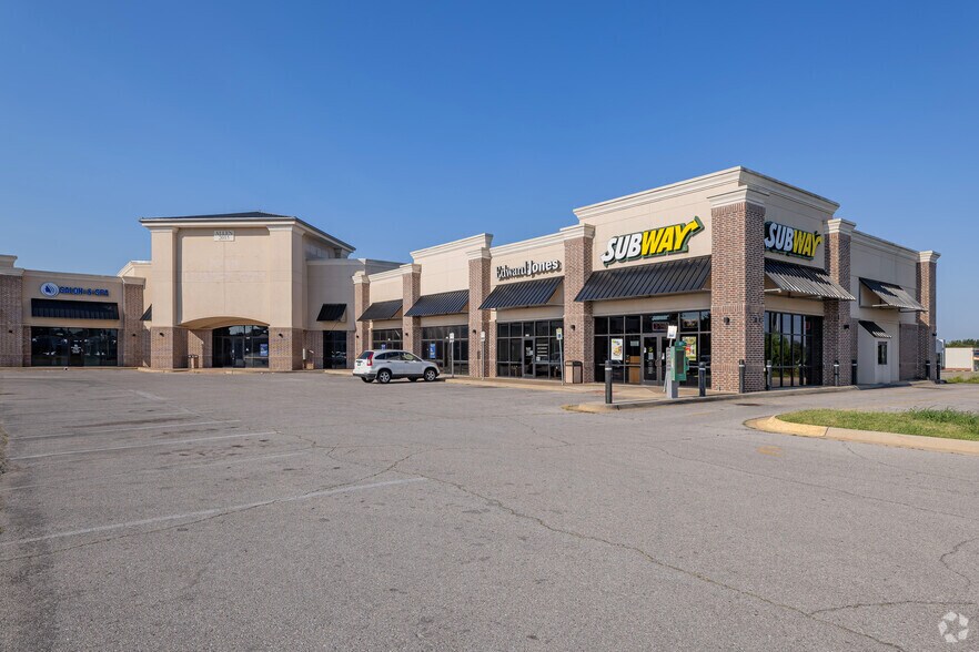 More Photos Of 8000-8022 NW 39th Expressway, Bethany Freestanding For Lease