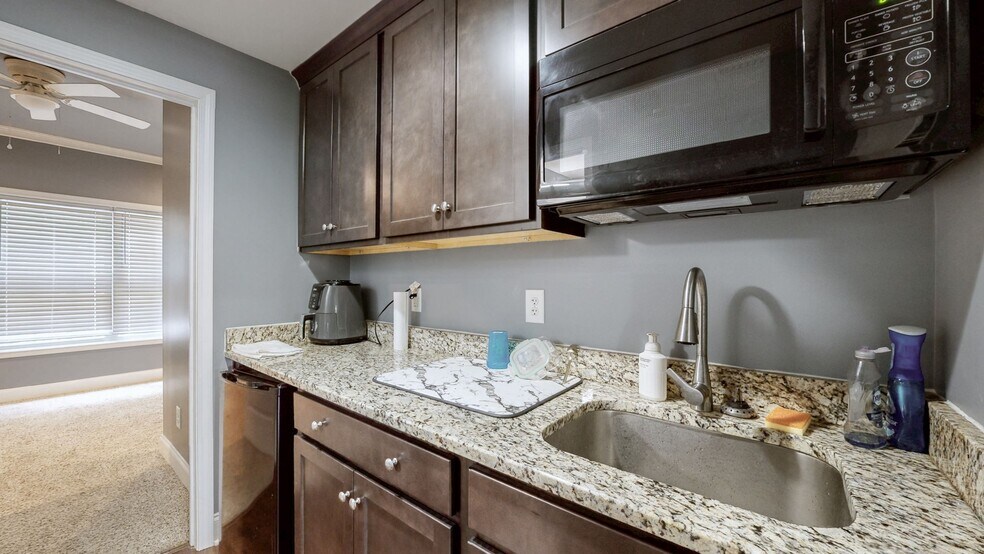 More Photos Of 239 Veterans Pky, Murfreesboro Office For Sale