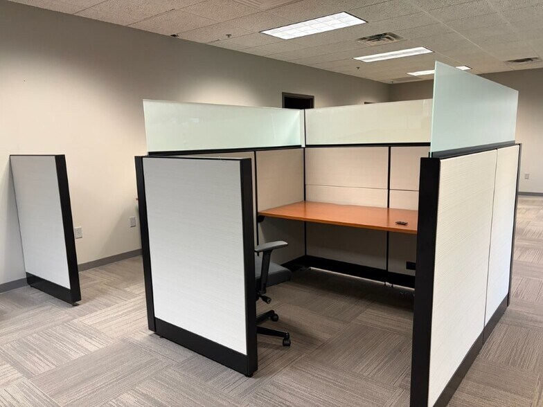 More Photos Of 20890 Kenbridge Ct, Lakeville Research And Development For Lease