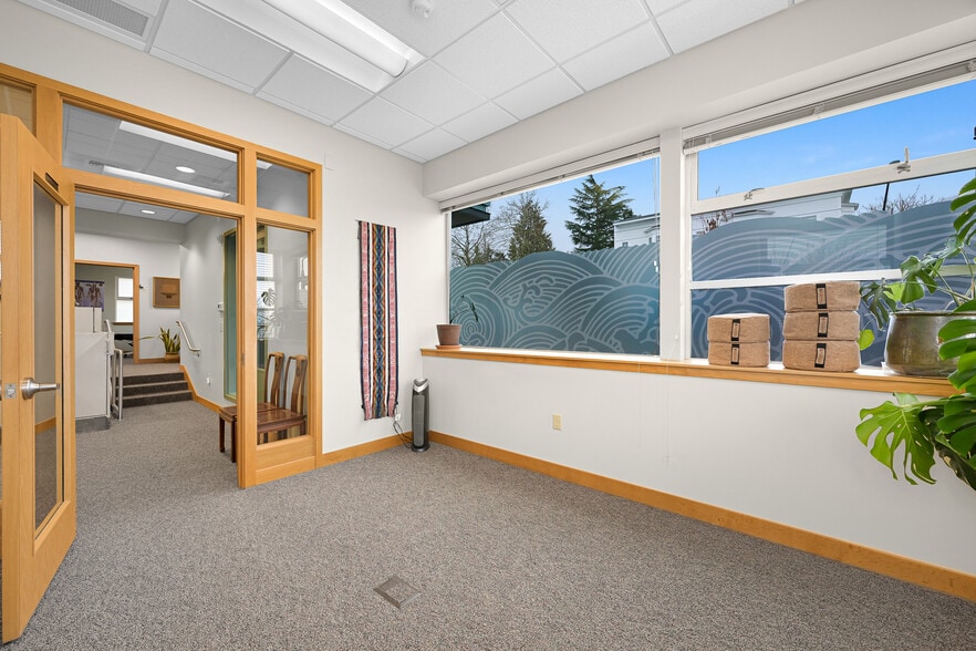 More Photos Of 701 E Holly St, Bellingham Office For Sale