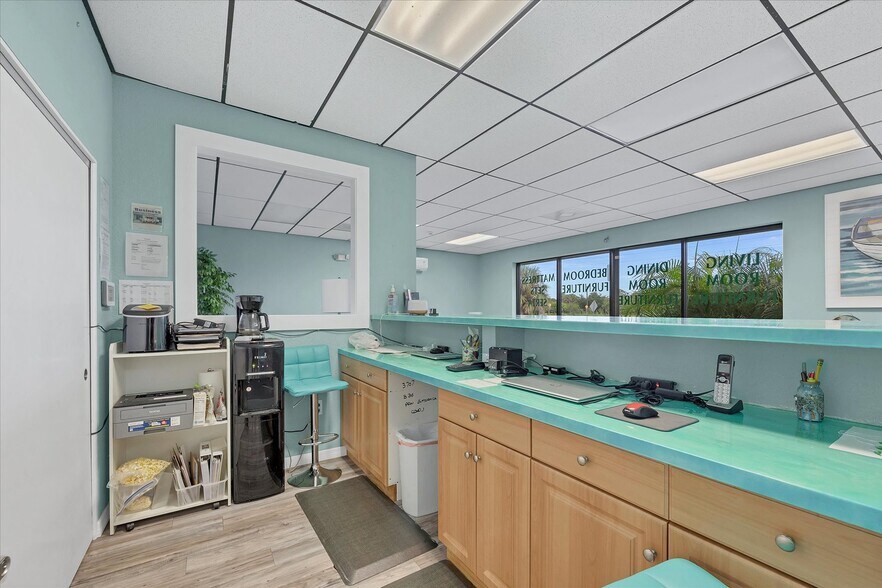 More Photos Of 3279 S Access Rd, Englewood Freestanding For Sale