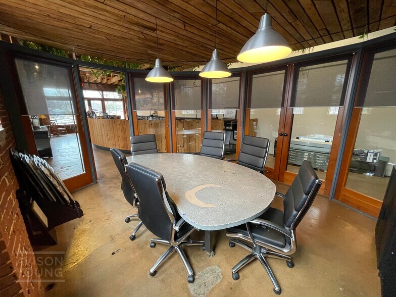 More Photos Of 1040 W Washington St, Greenville Office For Lease