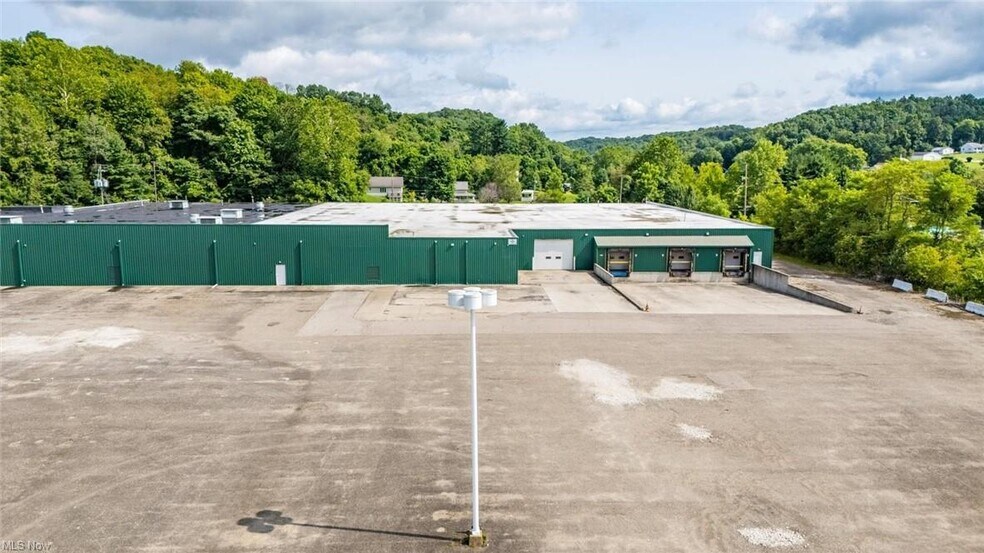 More Photos Of 2411 E Wheeling Ave, Cambridge Warehouse For Lease