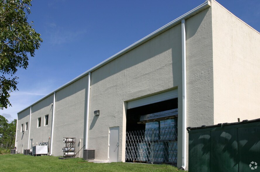 More Photos Of 1095 Business Ln, Naples Showroom For Sale