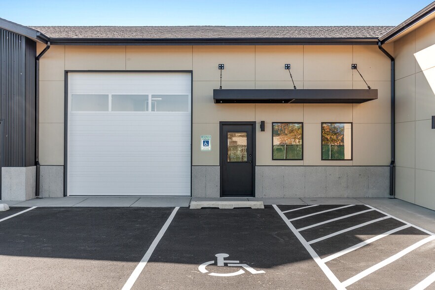 More Photos Of 9409 Aerial cir, Hayden Flex For Lease