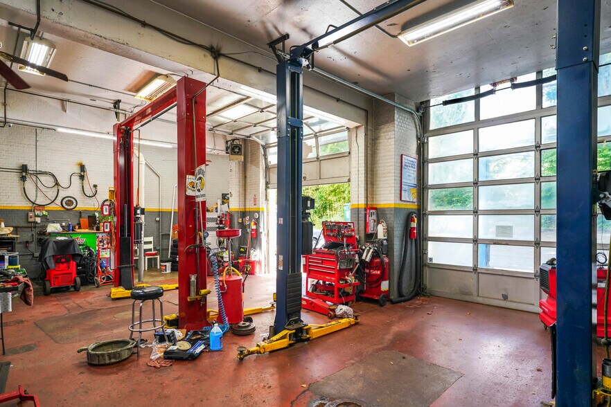 More Photos Of 11410 N Shore Dr, Reston Service Station For Sale