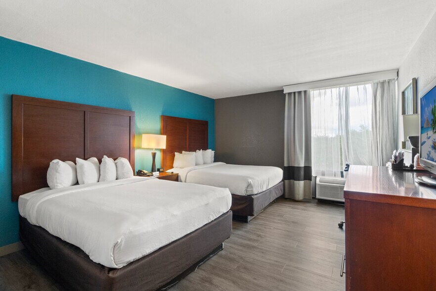 More Photos Of 7675 W Irlo Bronson Memorial Hwy, Kissimmee Hotel For Sale