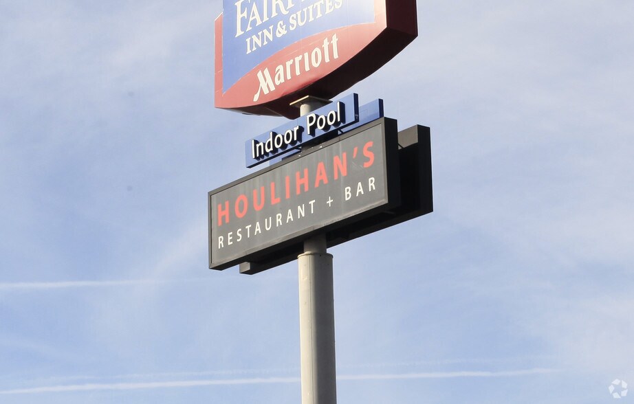 More Photos Of 17029 Abercorn St, Savannah Restaurant For Lease