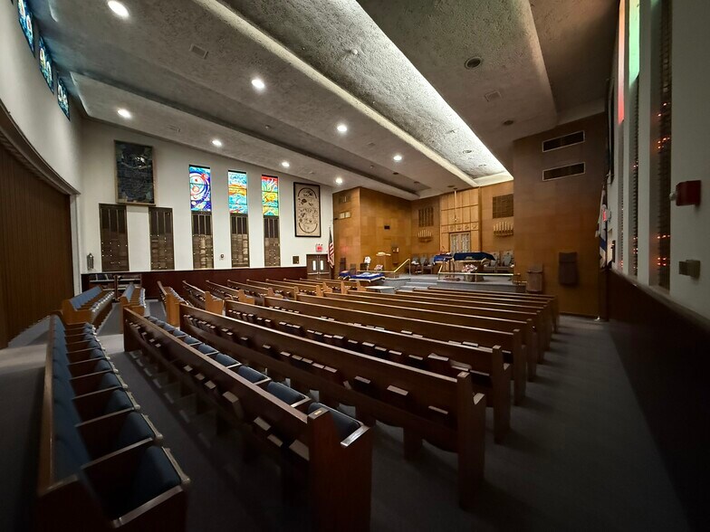 More Photos Of 7164 168th St, Fresh Meadows Religious Facility For Lease