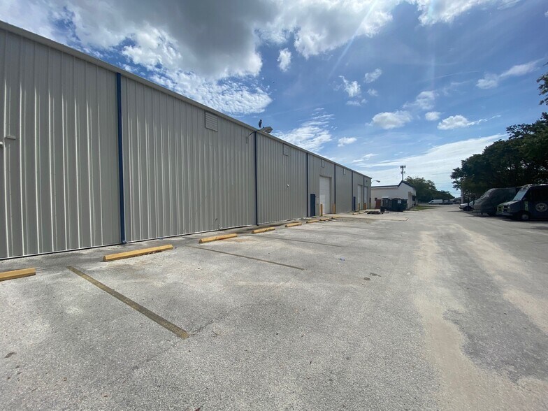 More Photos Of 13080 S Belcher Rd, Largo Office For Lease