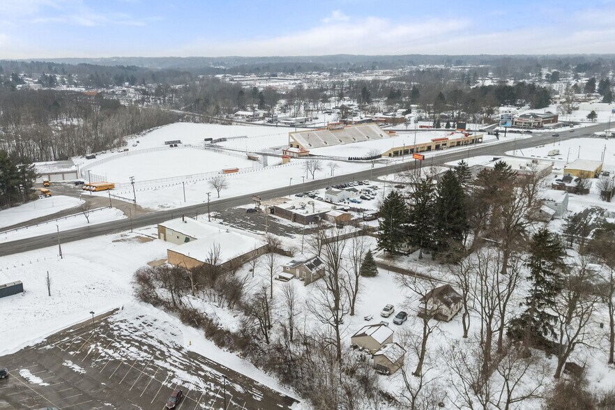 More Photos Of 922 W Fourth St, Mansfield Warehouse For Lease
