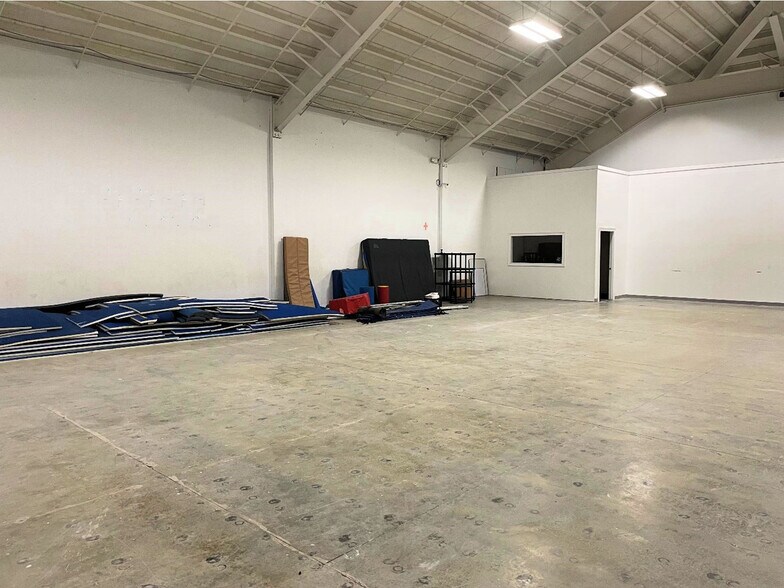 More Photos Of 24 Holt Dr, Stony Point Self Storage For Lease
