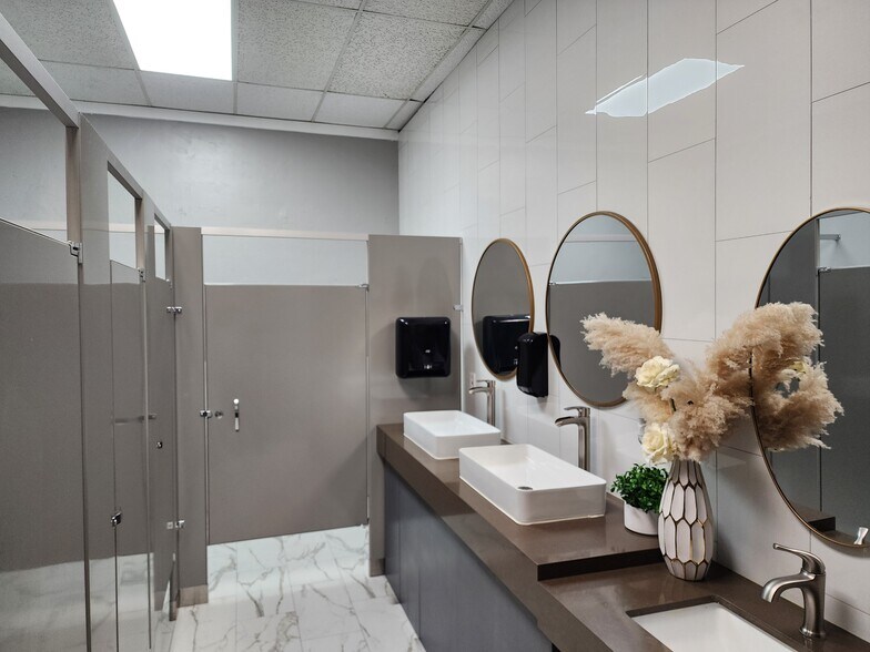 More Photos Of 142-144 N K St, Tulare Restaurant For Sale