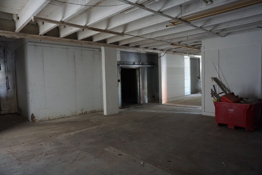 More Photos Of 870 Buttonwood Dr, Fort Myers Beach Distribution For Sale